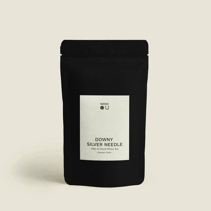 Downey Silver Needle - Noema - Teeverpackung von vorne fotografiert