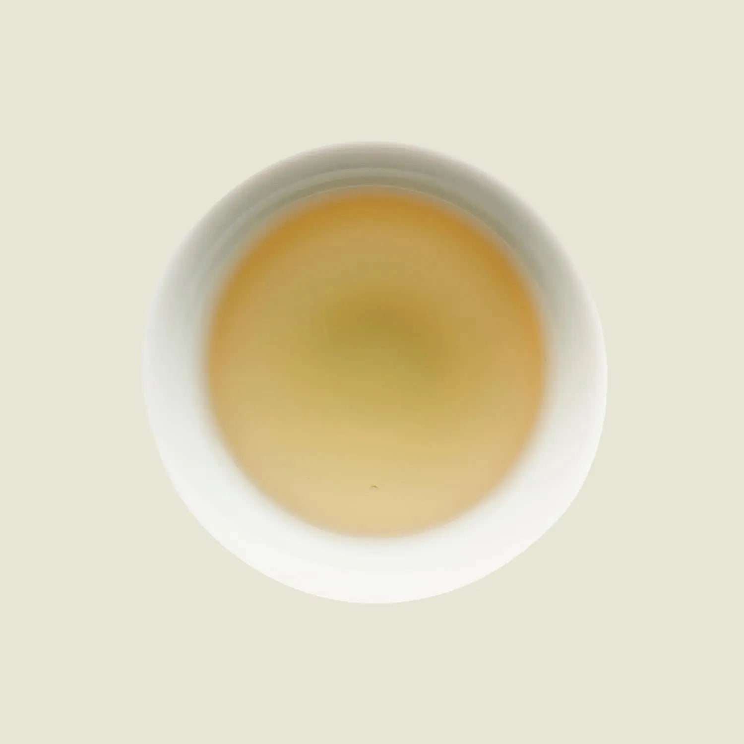 Tie Guan Yin - Noema - Tassenfarbe gelb von oben fotografiert